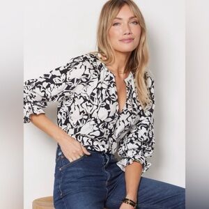 Evereve Jordy Blouse Black and White.  New with tags!